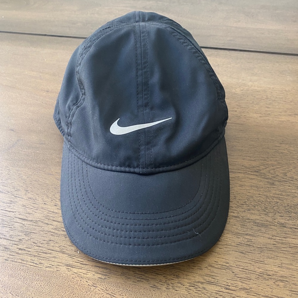 Nike Women's Featherlight 2.0 Hat